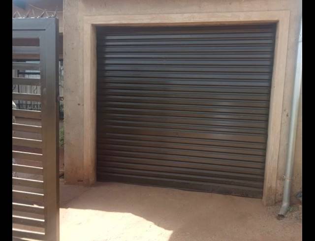 5 BEDROOM HOUSE FOR SALE IN ZONKIZIZWE